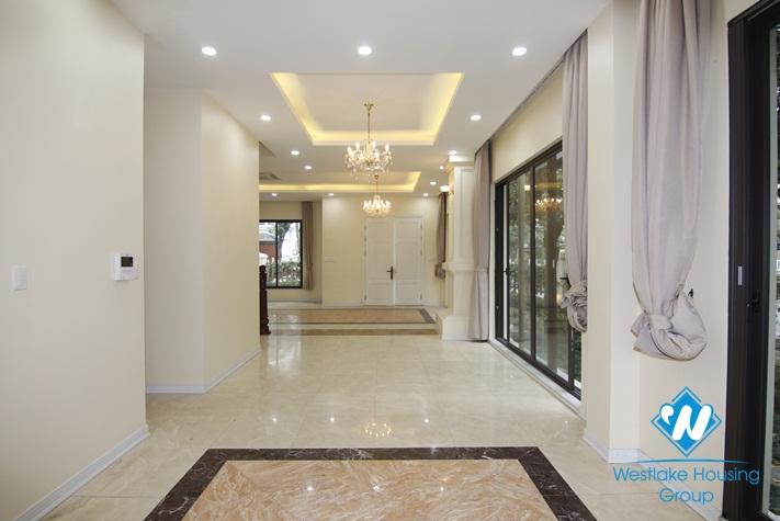 Nice villa/house in Vinhomes Reverside, Long Bien, Ha Noi for rent